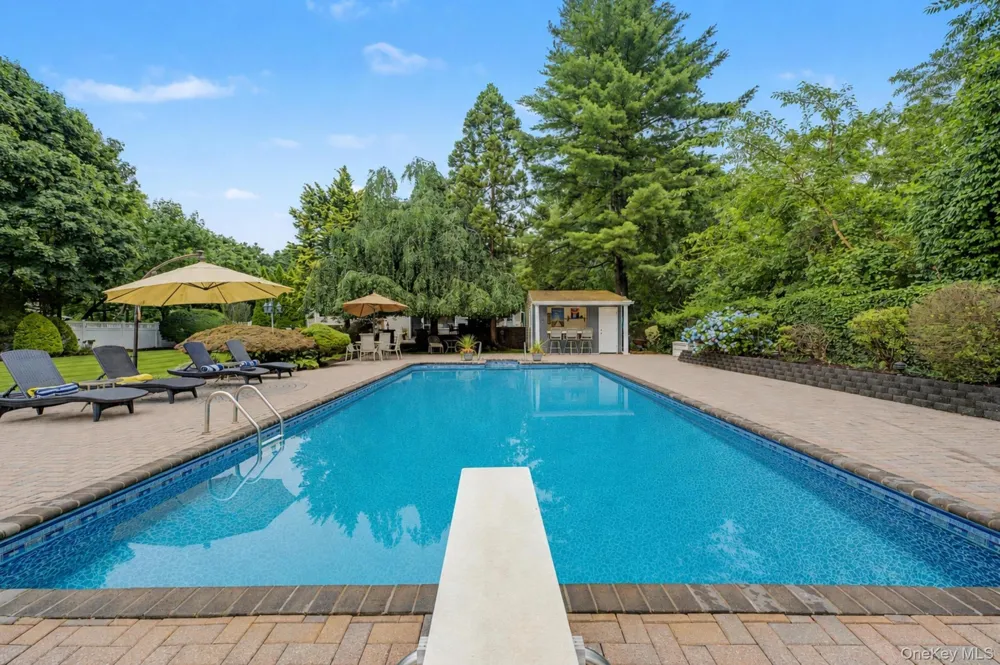 6 Field Daisy Lane East Northport, NY 11731