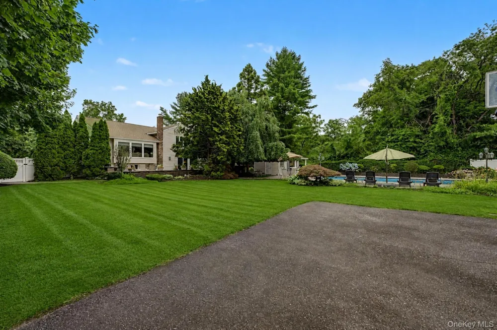 6 Field Daisy Lane East Northport, NY 11731