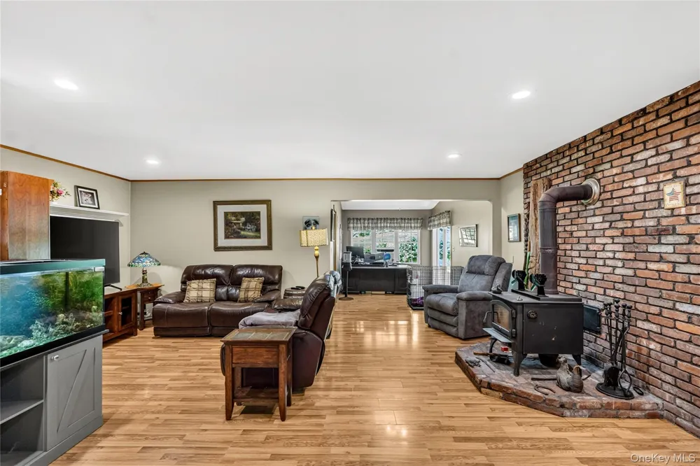 21 Straub Drive Pleasant Valley, NY 12569