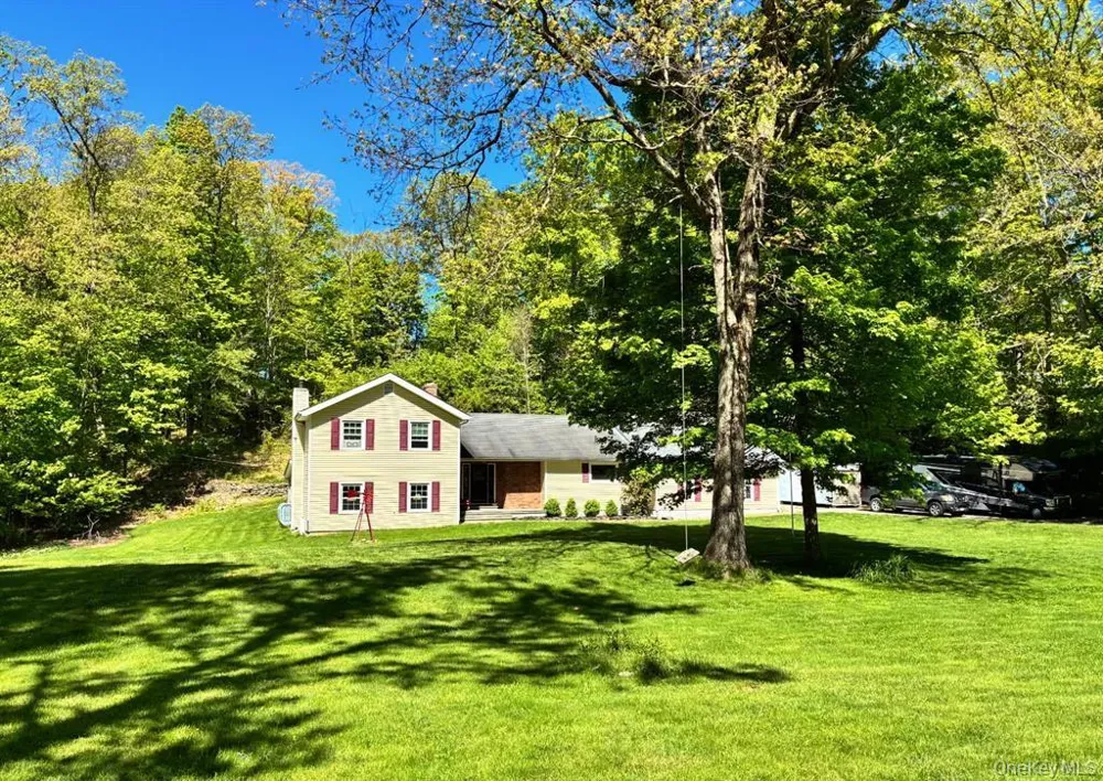 21 Straub Drive Pleasant Valley, NY 12569