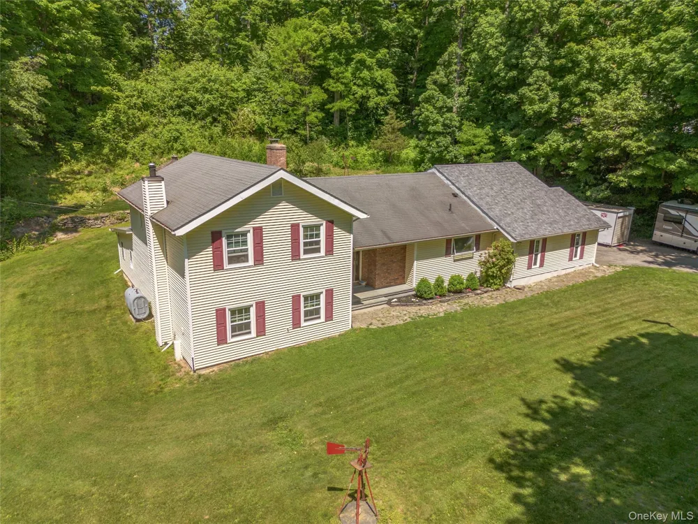 21 Straub Drive Pleasant Valley, NY 12569