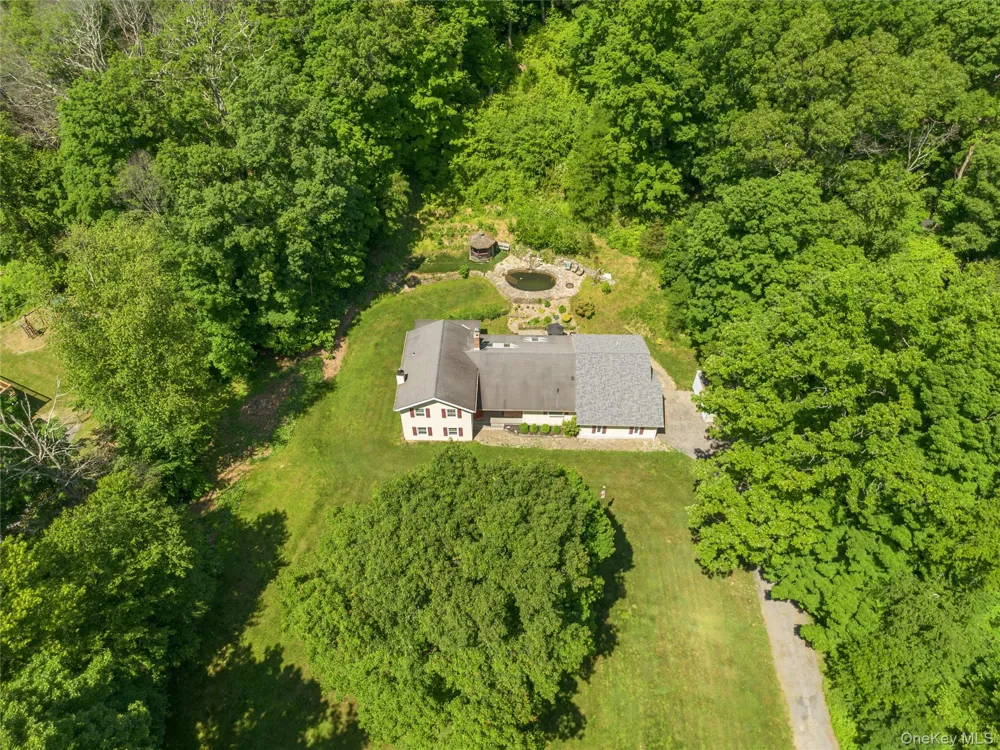 21 Straub Drive Pleasant Valley, NY 12569