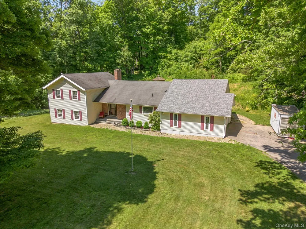 21 Straub Drive Pleasant Valley, NY 12569