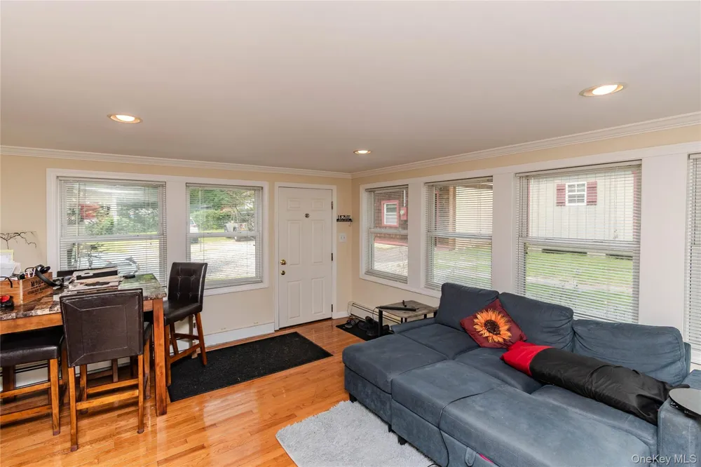 382 E Main Street Jefferson Valley, NY 10535