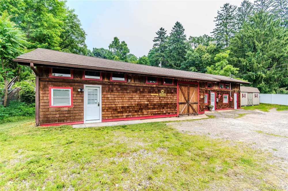 382 E Main Street Jefferson Valley, NY 10535