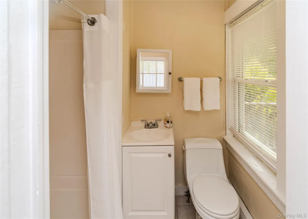 382 E Main Street Jefferson Valley, NY 10535