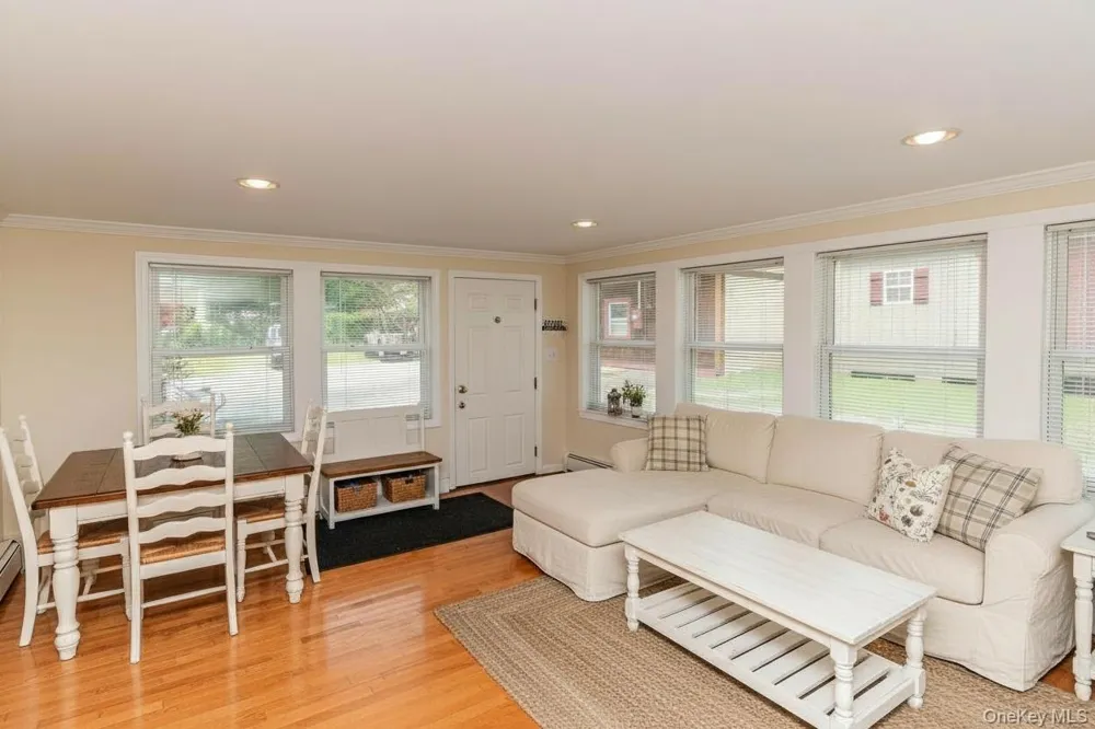 382 E Main Street Jefferson Valley, NY 10535