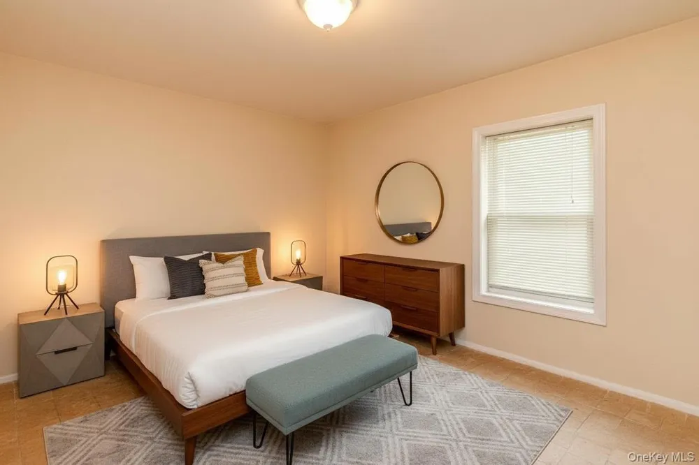 382 E Main Street Jefferson Valley, NY 10535