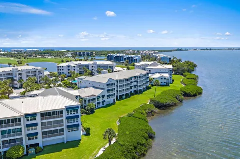 164 NE Edgewater Drive #2103