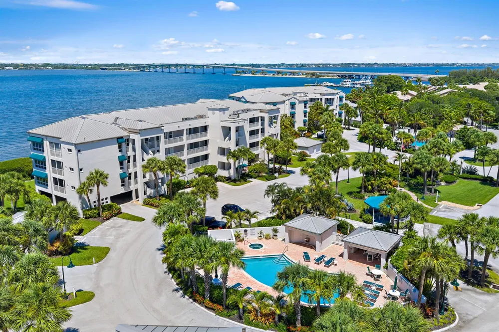 164 NE Edgewater Drive #2103 Stuart, FL 34996