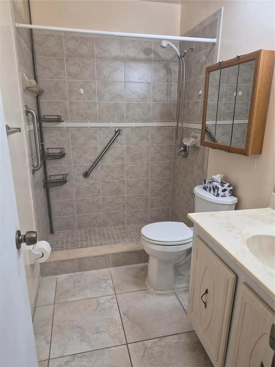 2806 POWERS DRIVE #8 Orlando, FL 32818