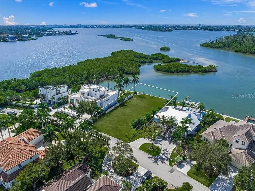 1386 TANGIER WAY Sarasota, FL 34239
