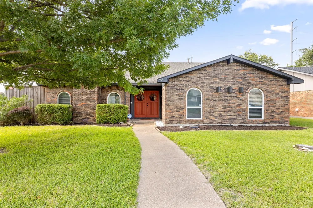 2902 High Plateau Drive Garland, TX 75044