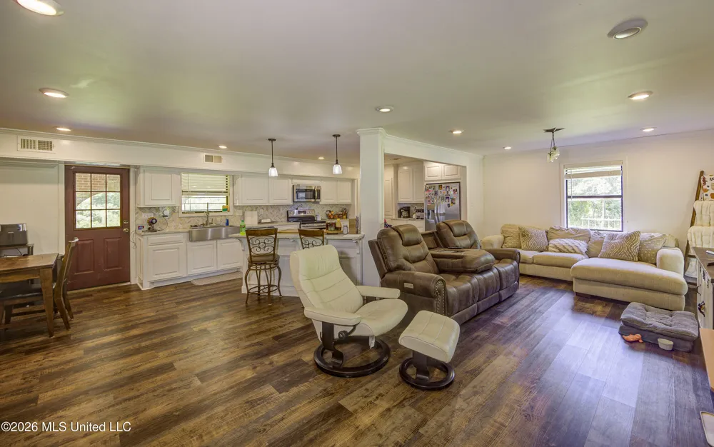 4757 Highway 27 Edwards, MS 39066
