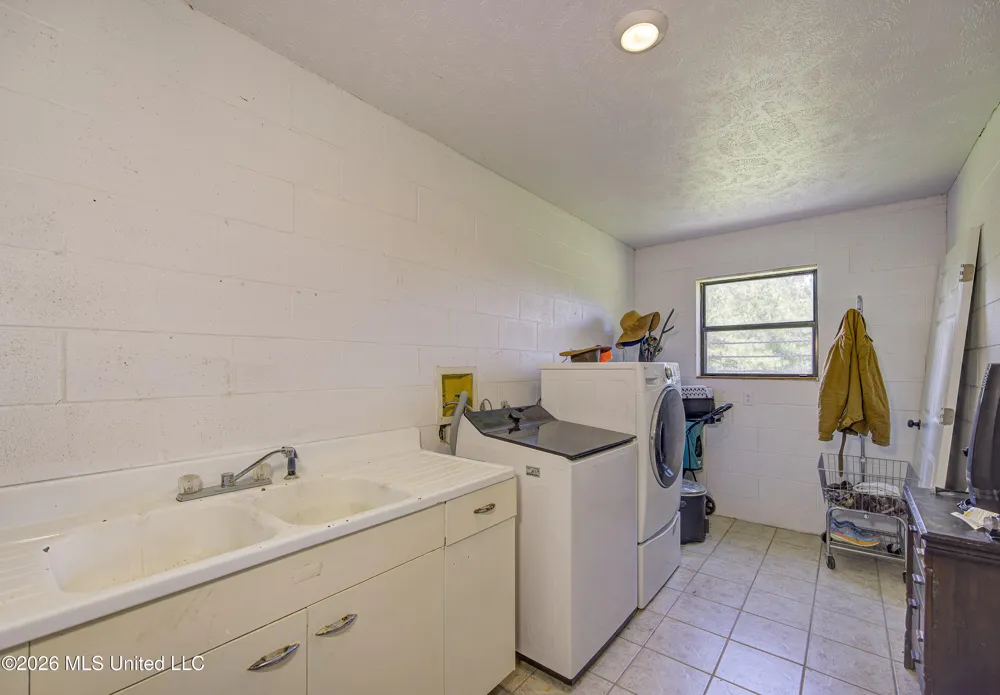 4757 Highway 27 Edwards, MS 39066