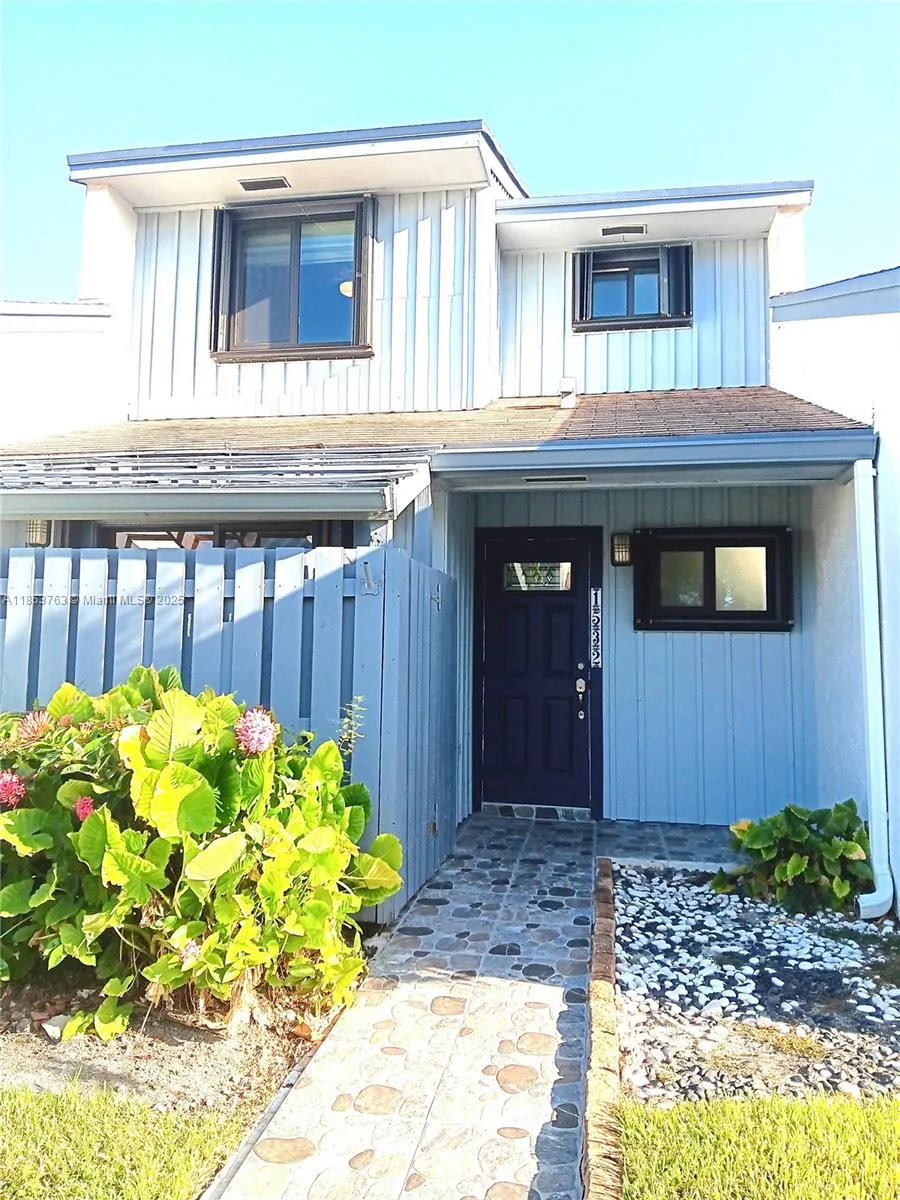 1532 Gabriel St Hollywood, FL 33020