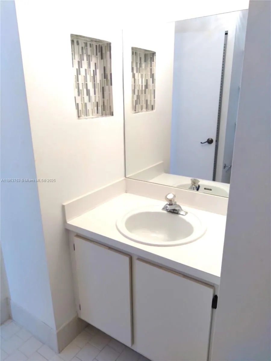 1532 Gabriel St Hollywood, FL 33020