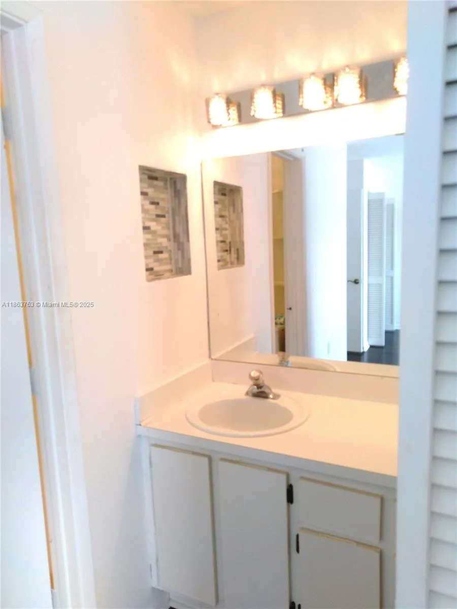 1532 Gabriel St Hollywood, FL 33020