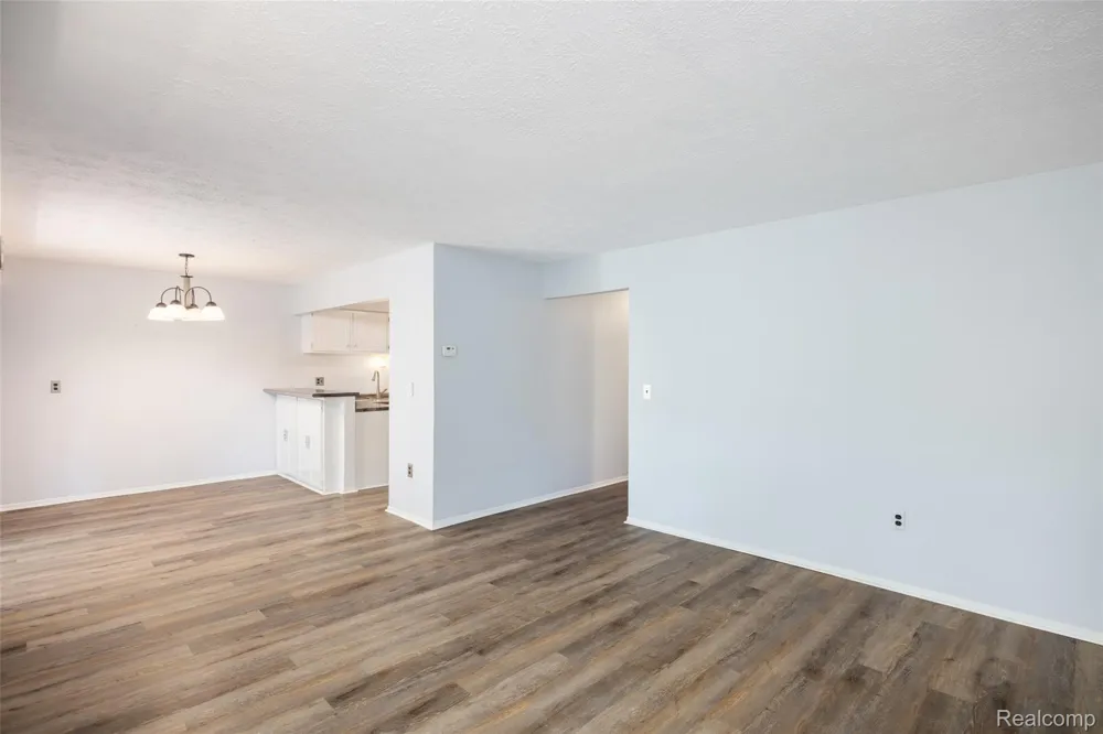 1693 Riverside Drive #3 Rochester Hills City, MI 48309