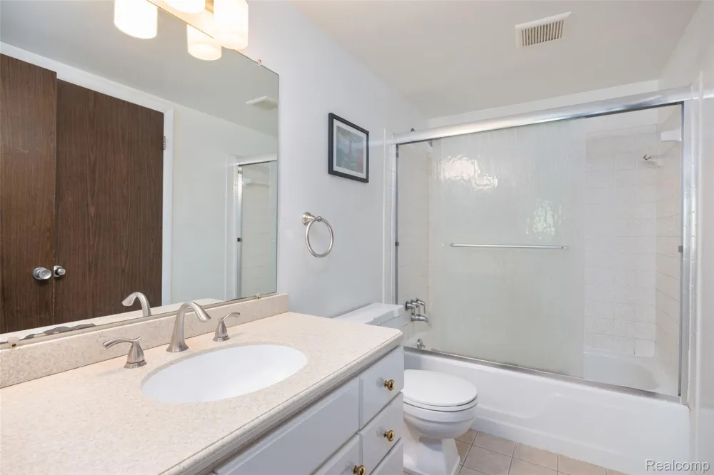 1693 Riverside Drive #3 Rochester Hills City, MI 48309