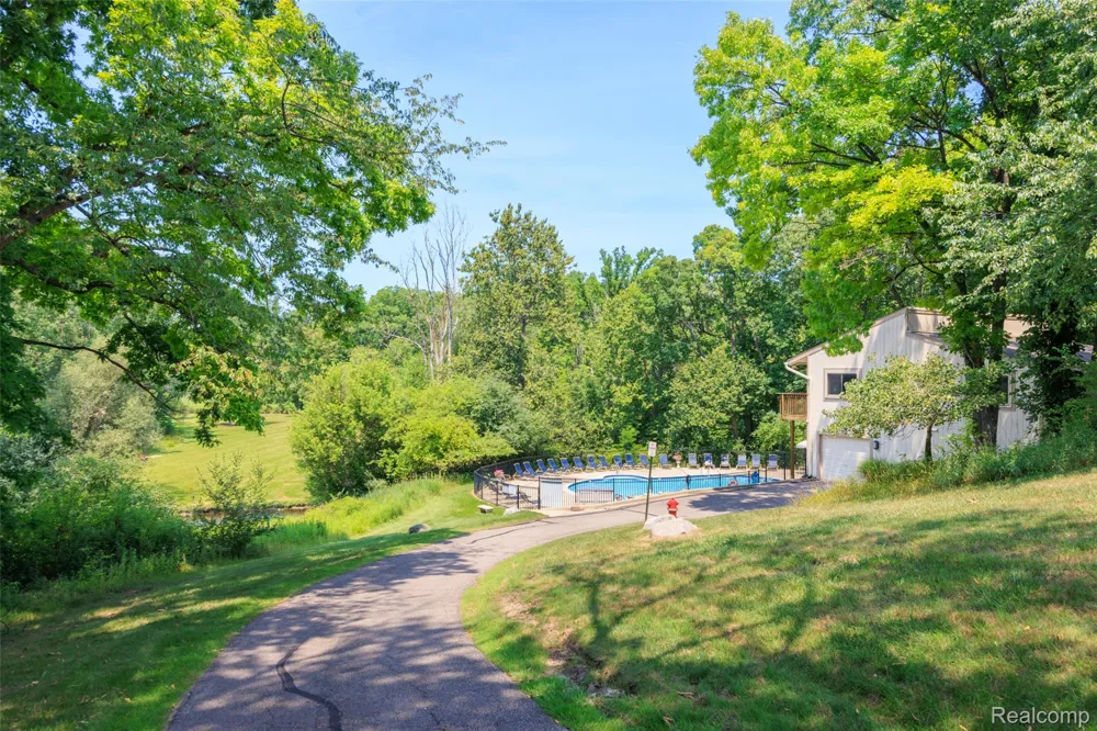 1693 Riverside Drive #3 Rochester Hills City, MI 48309