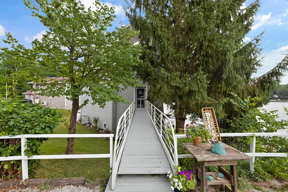 15657 Lakeview Drive Buchanan Township, MI 49107