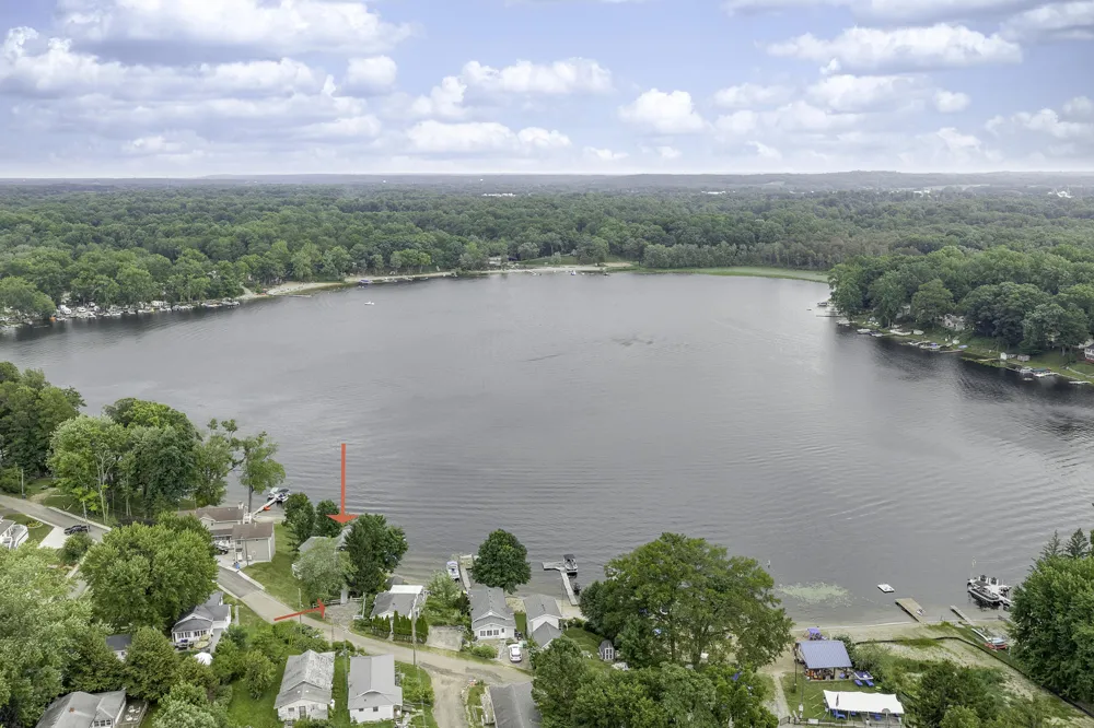 15657 Lakeview Drive Buchanan Township, MI 49107