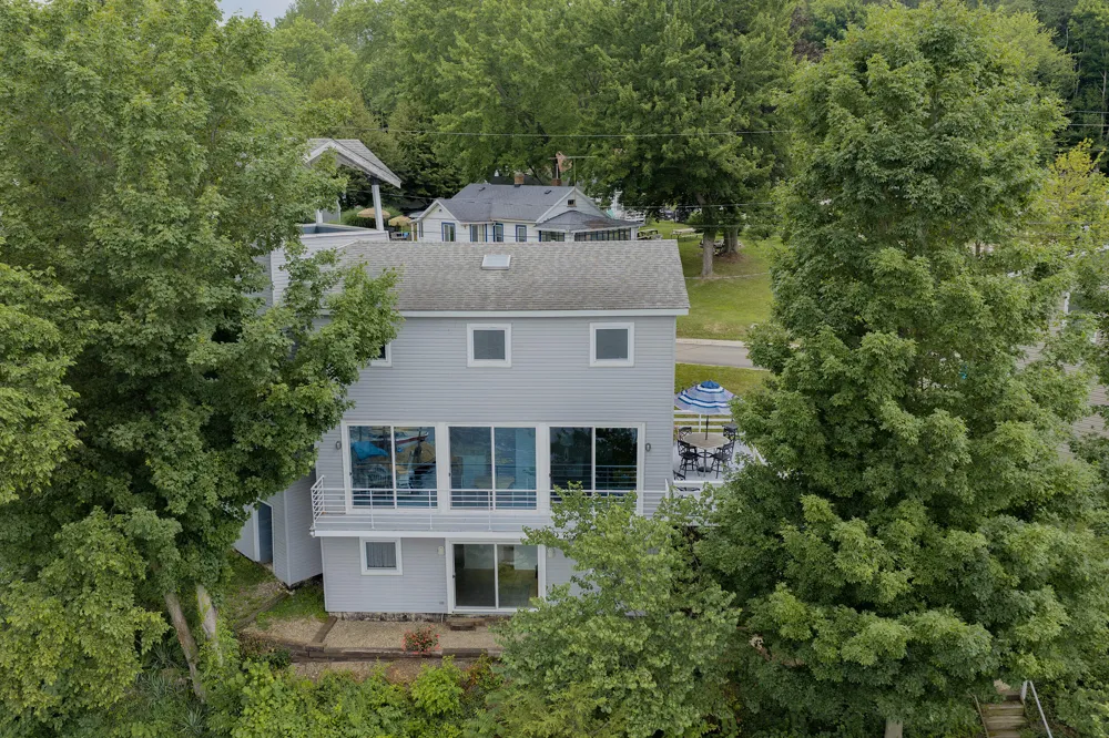 15657 Lakeview Drive Buchanan Township, MI 49107