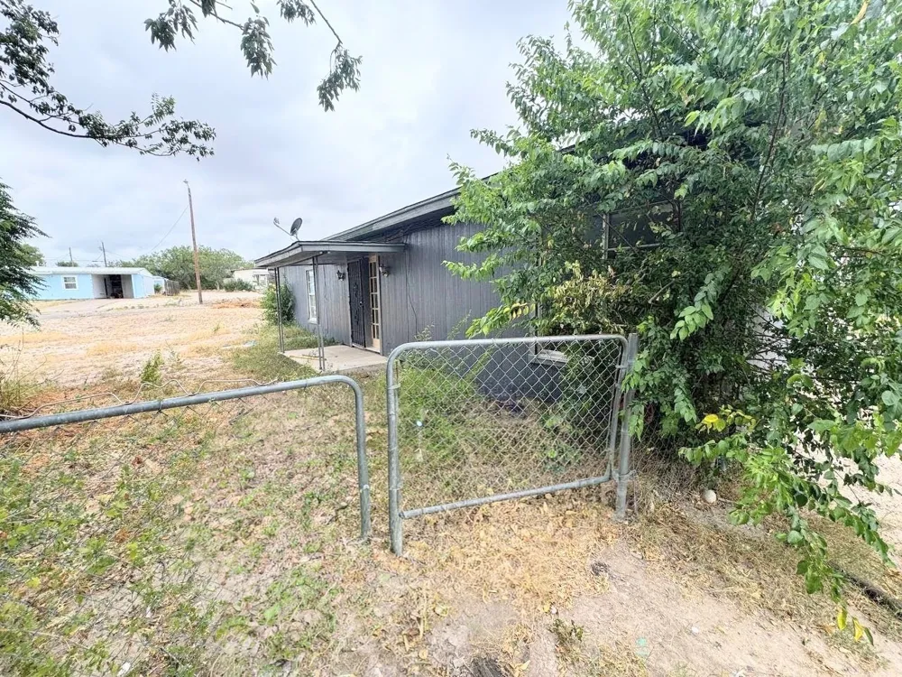 346 Marshall Smith Drive Del Rio, TX 78840