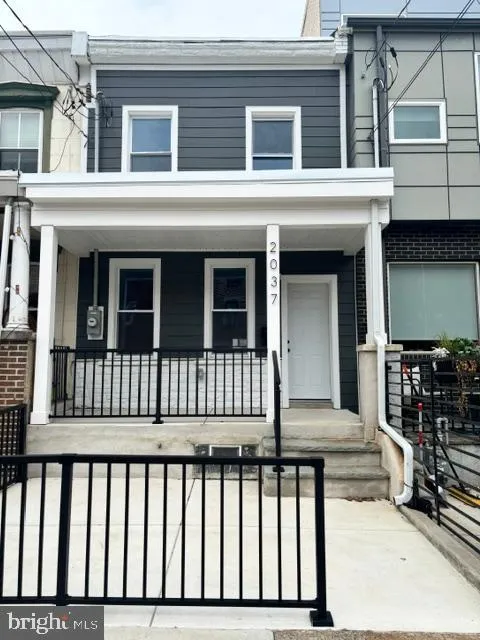 2037 E CUMBERLAND STREET