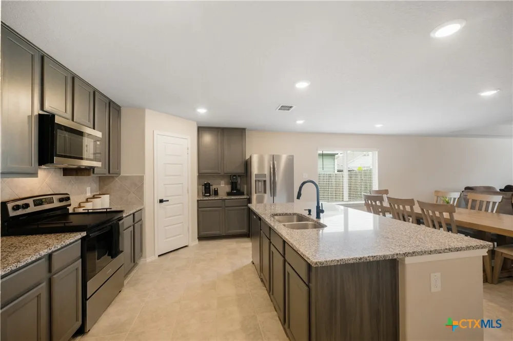 713 Angus Drive Seguin, TX 78155