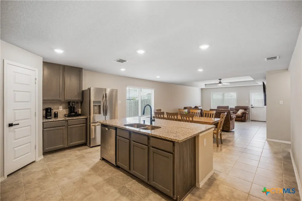 713 Angus Drive Seguin, TX 78155