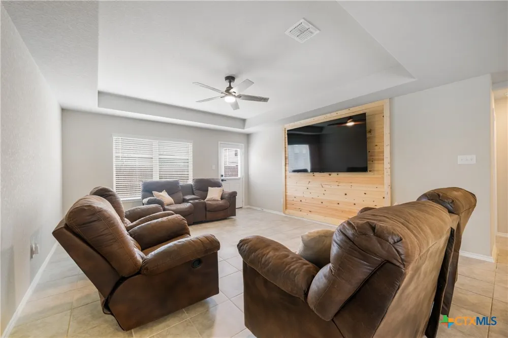713 Angus Drive Seguin, TX 78155