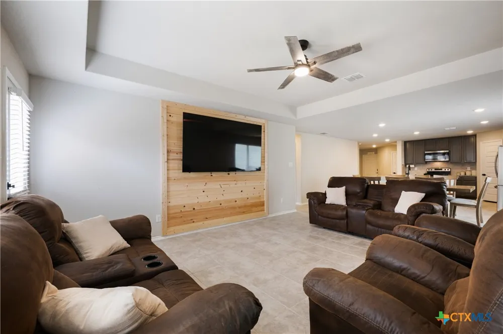 713 Angus Drive Seguin, TX 78155