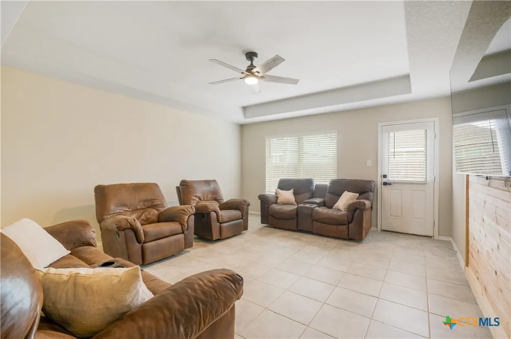 713 Angus Drive Seguin, TX 78155