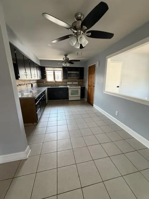 17 ACORN DR Secaucus, NJ 07094