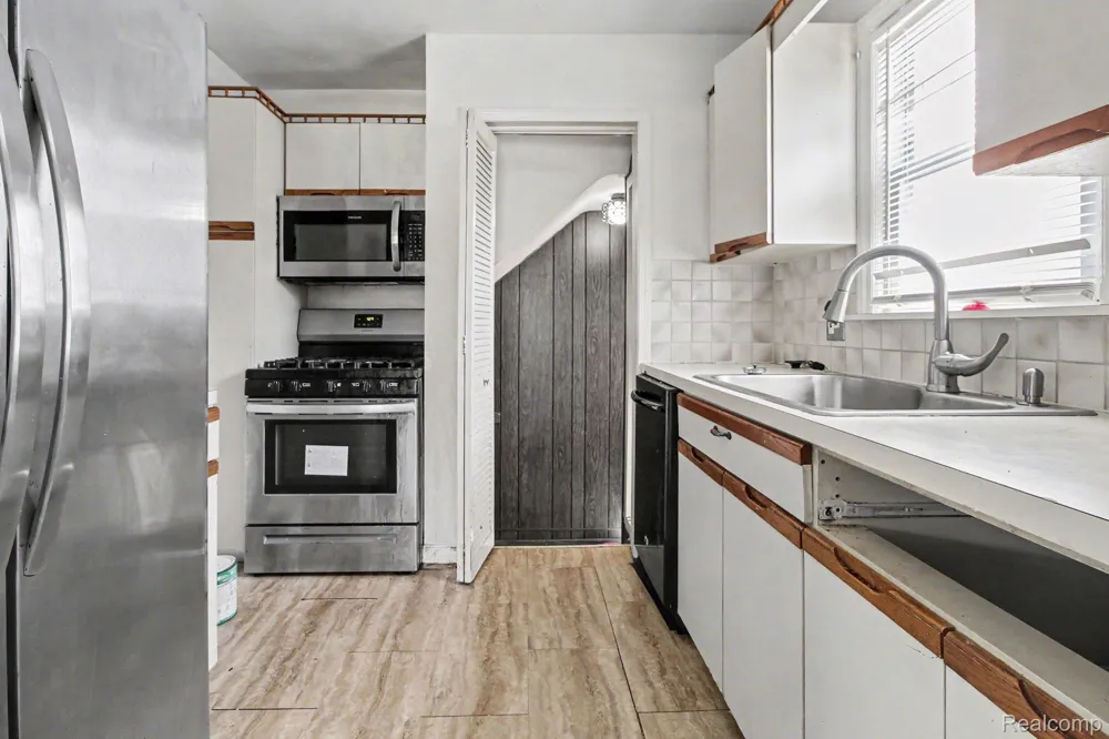 1548 Cleveland Avenue Lincoln Park City, MI 48146