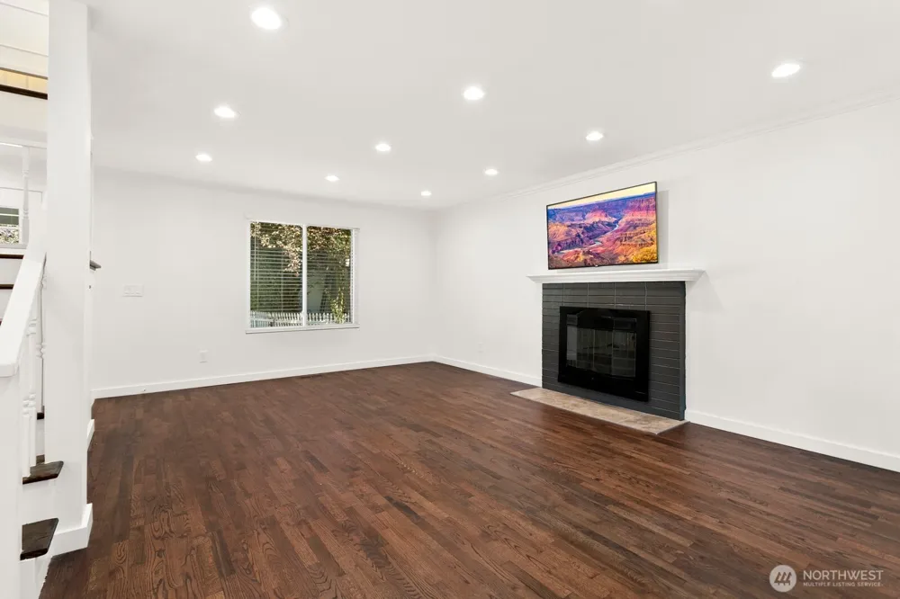25926 13th Place S Des Moines, WA 98198