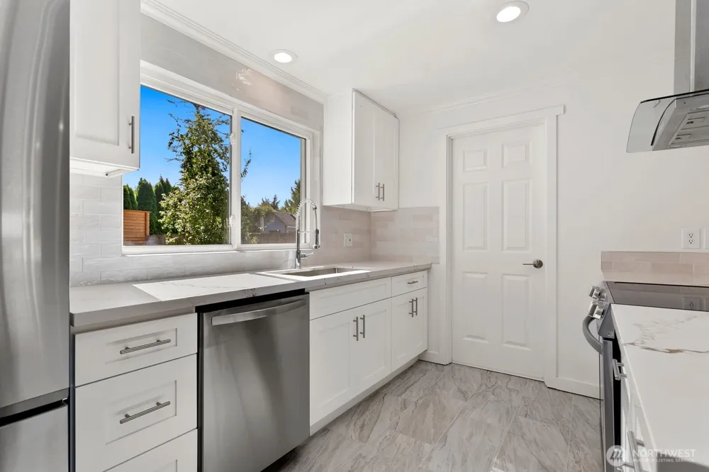 25926 13th Place S Des Moines, WA 98198