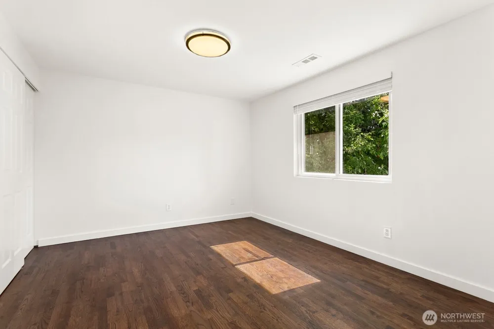 25926 13th Place S Des Moines, WA 98198