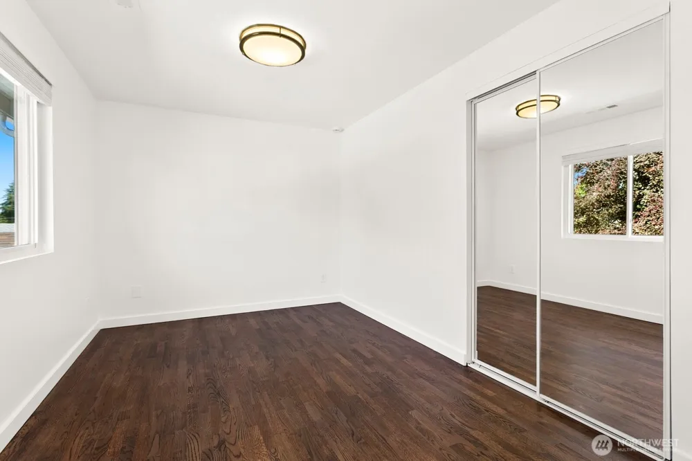 25926 13th Place S Des Moines, WA 98198