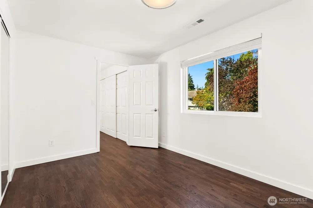 25926 13th Place S Des Moines, WA 98198