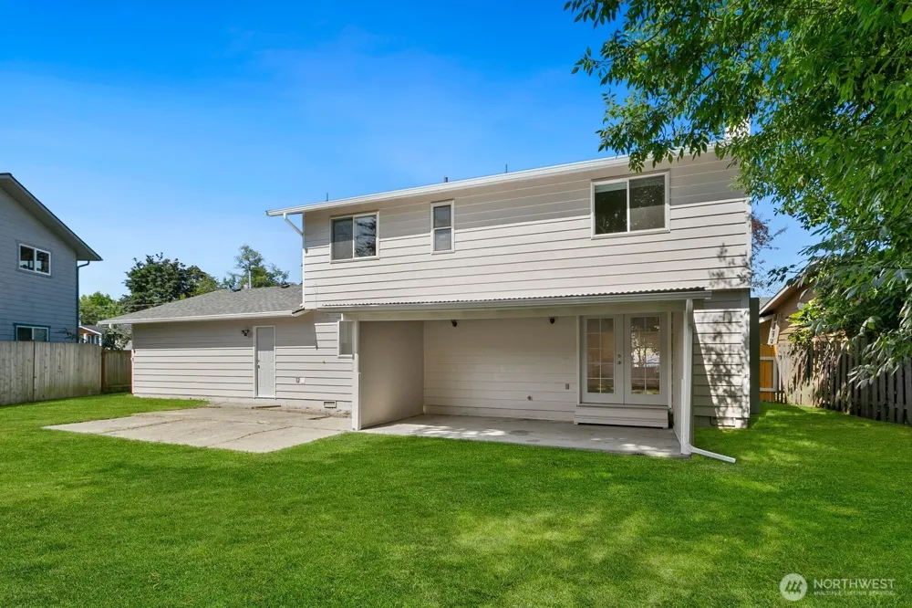25926 13th Place S Des Moines, WA 98198