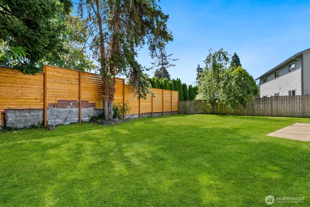 25926 13th Place S Des Moines, WA 98198