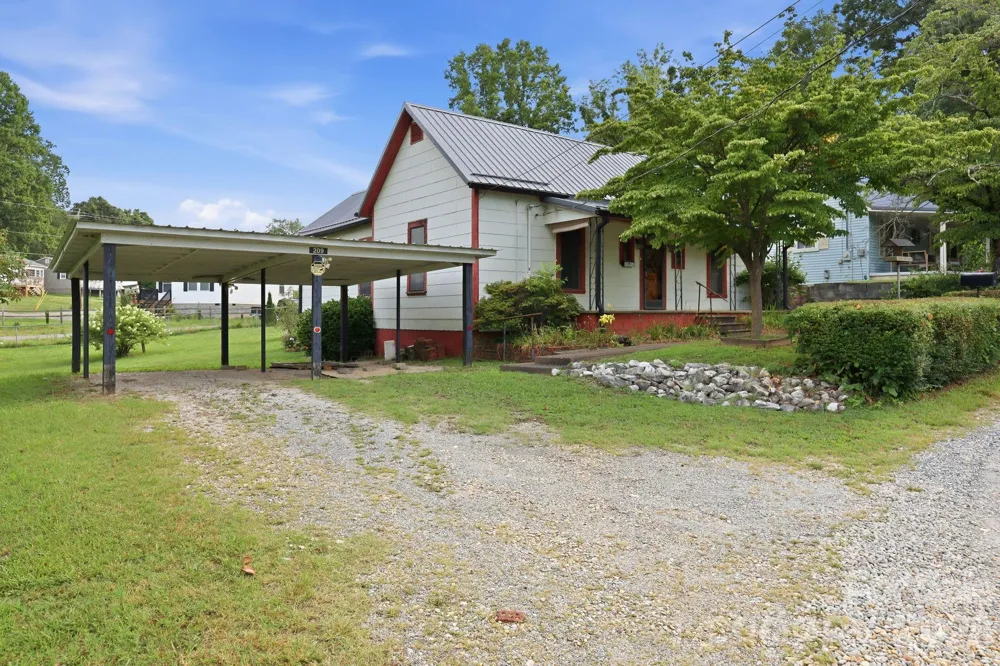 209 Virginia Avenue Marion, NC 28752