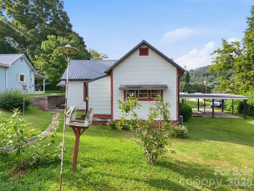 209 Virginia Avenue Marion, NC 28752