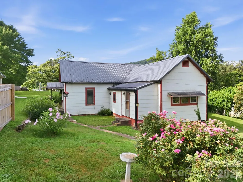 209 Virginia Avenue Marion, NC 28752