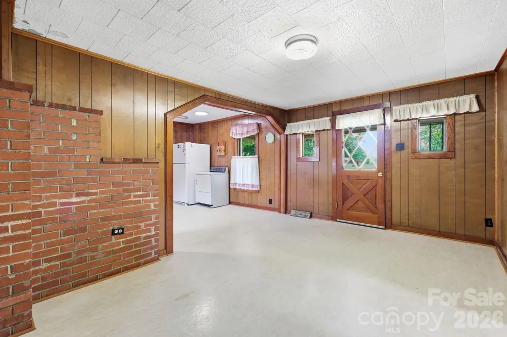 209 Virginia Avenue Marion, NC 28752