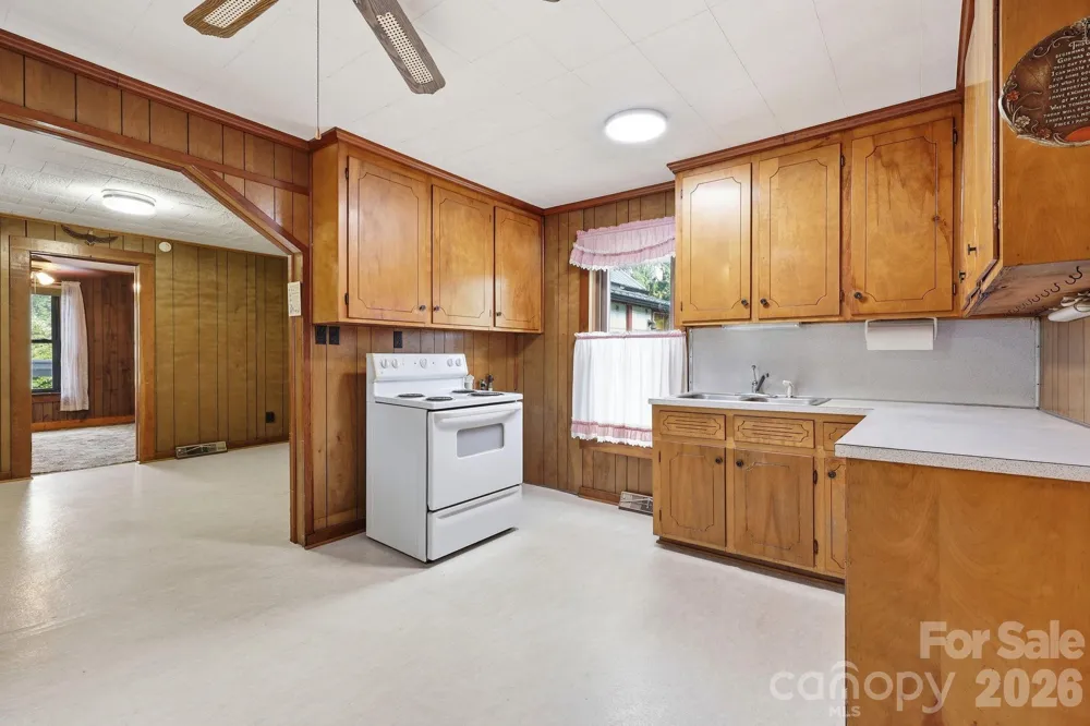 209 Virginia Avenue Marion, NC 28752