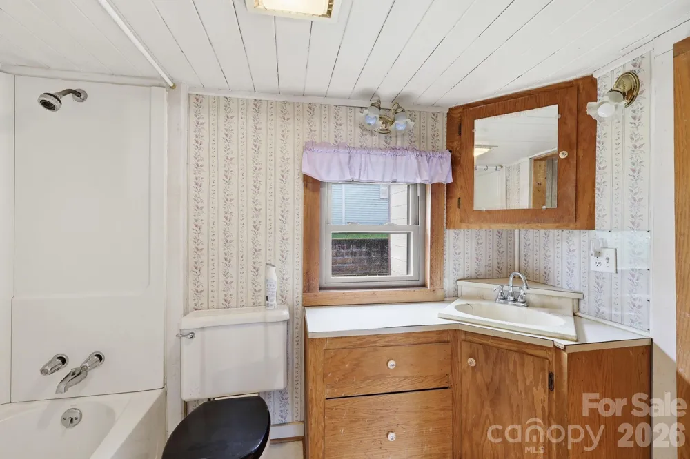 209 Virginia Avenue Marion, NC 28752
